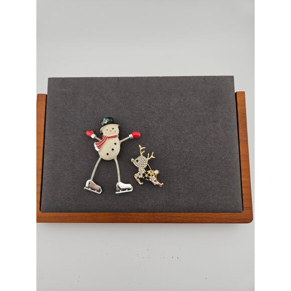 Winter Pins Set Of 2 Silver Tone Snowman Reindeer Cutesy Holiday Festive Granny - Picture 2 of 4